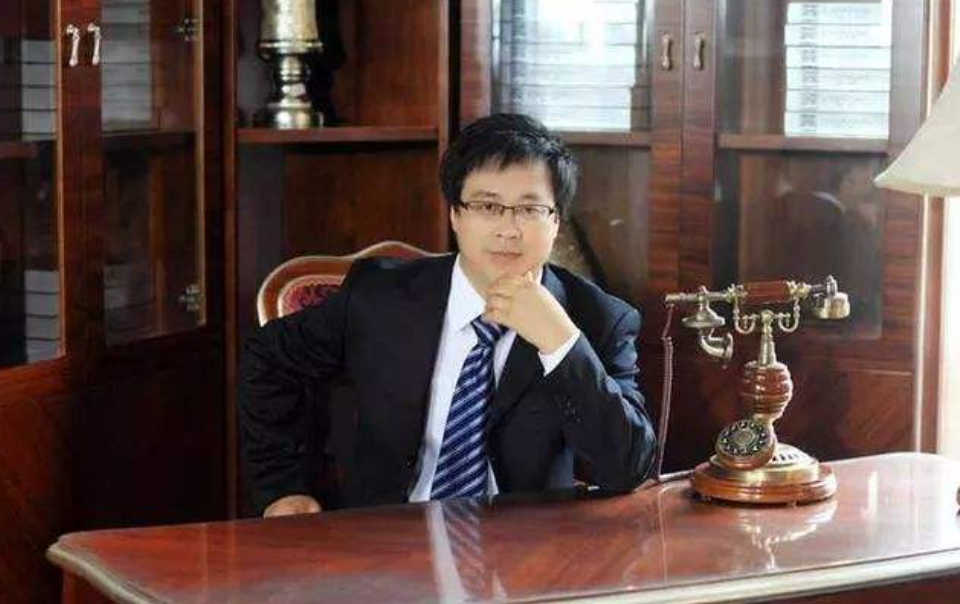 会员康君元律师带领崇尚法团队荣获“河北省2015年度十大法治人物”