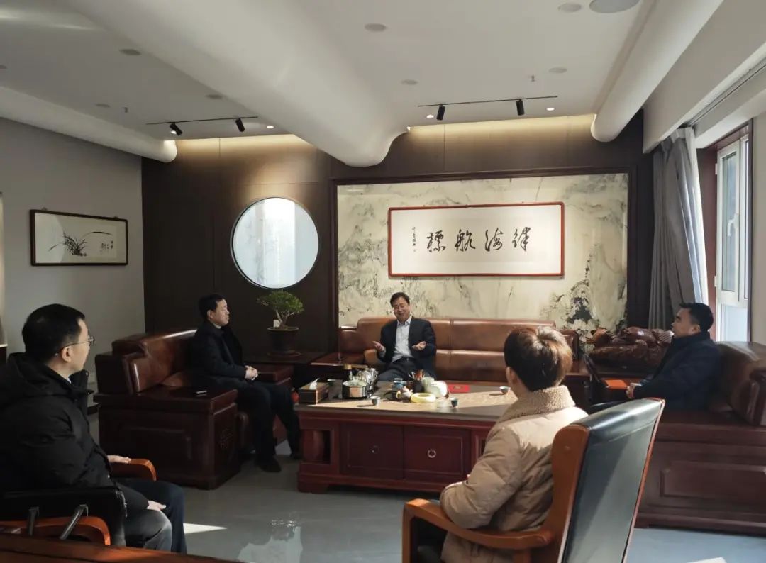 桥西区委常委、组织部长王军一行对省管优秀专家康君元主任进行春节走访慰问 共话新篇